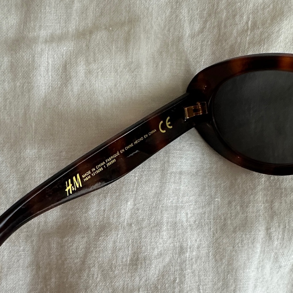 H&M Tortoise Rounded Frame Sunglasses - Picture 2 of 4